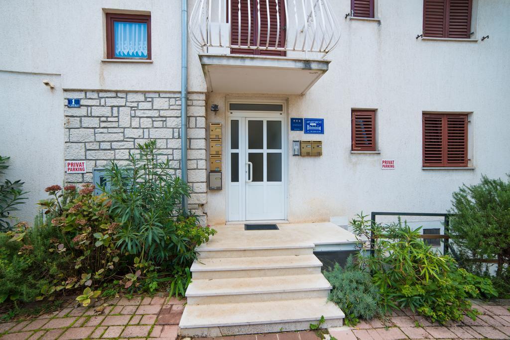 Apartments Daria Rovinj Bagian luar foto